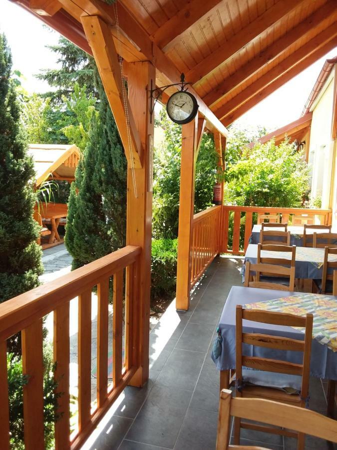 Szentesi Panzio Bed & Breakfast Fertorakos Ngoại thất bức ảnh